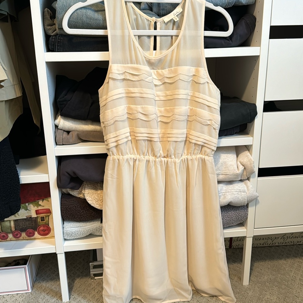 Lush chiffon, sleeveless dress